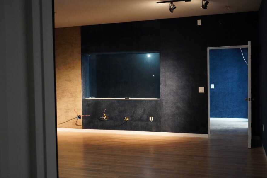 More Photos Of 10859 Burbank Blvd, North Hollywood Flex For Sale