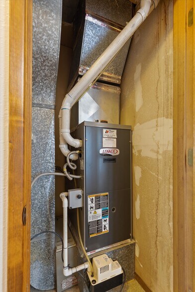 More Photos Of 1140 Ne Highway 101, Lincoln City Office For Sale