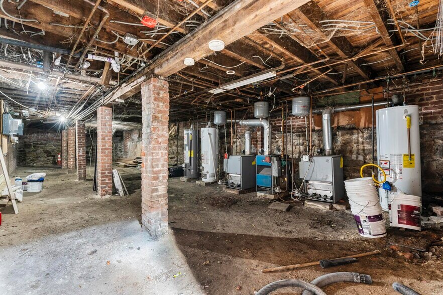 More Photos Of 746 Maple St, Bridgeport Apartments For Sale