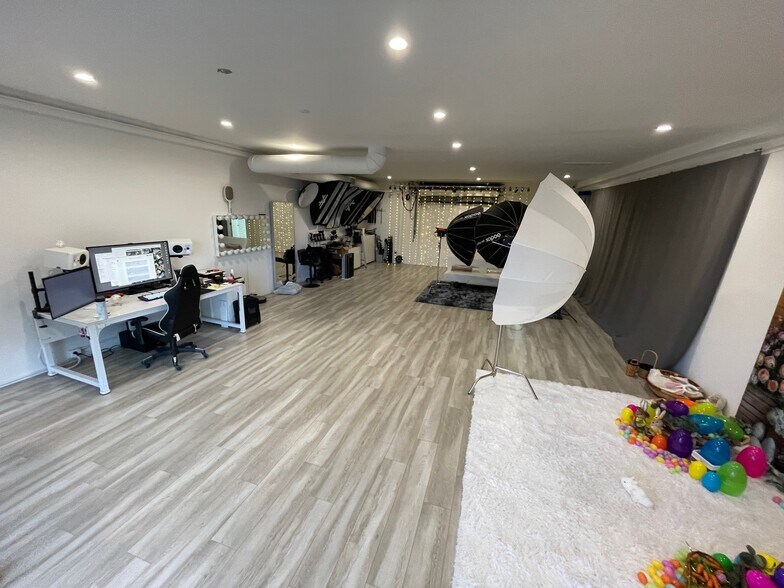More Photos Of 1610 W Magnolia Blvd, Burbank Storefront For Sale
