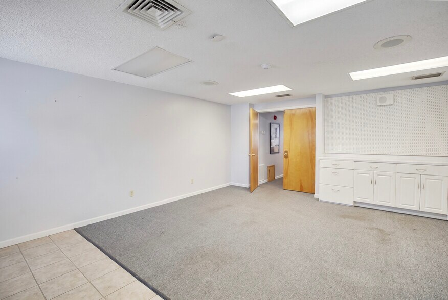More Photos Of 3306 26th St W, Bradenton Medical For Sale