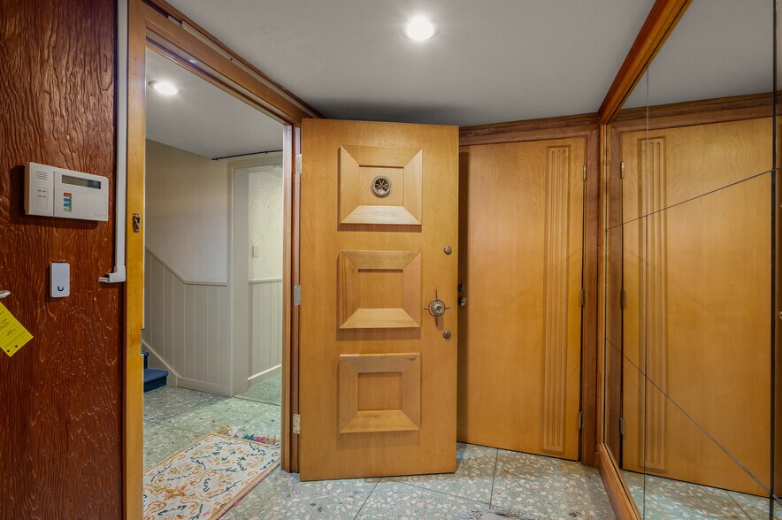 More Photos Of 531 W Main St, Denison Office For Sale