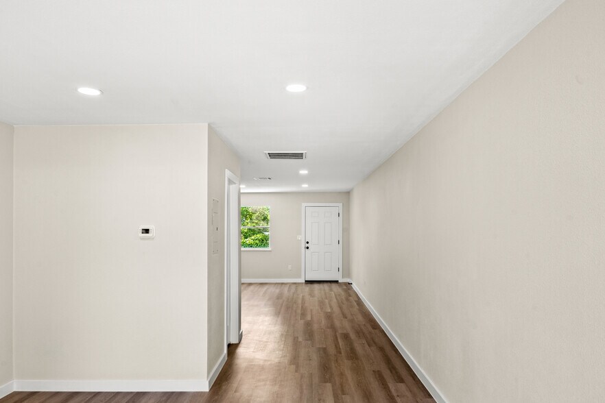 More Photos Of 715 W Hopkins St, San Marcos Daycare Center For Sale