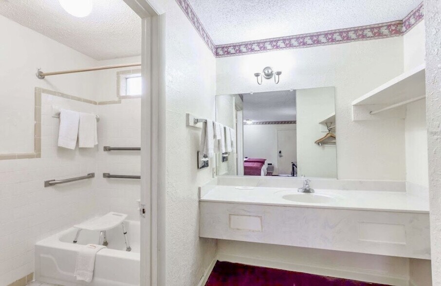 More Photos Of 15470 Highway 13 S, Hurricane Mills Hotel For Sale