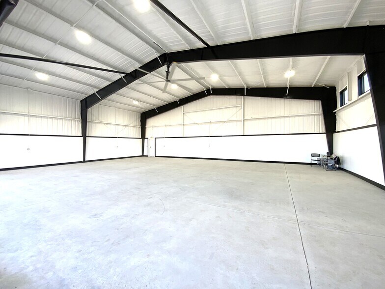 More Photos Of 2212 Airport dr, Gainesville Specialty For Sale