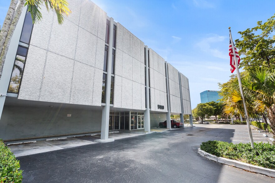 More Photos Of 5100 N Federal Hwy, Fort Lauderdale Office For Sale