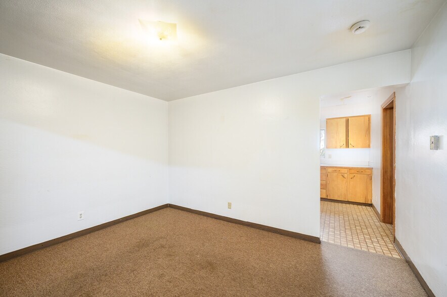 More Photos Of 229 E Monroe St, Carlton Apartments For Sale