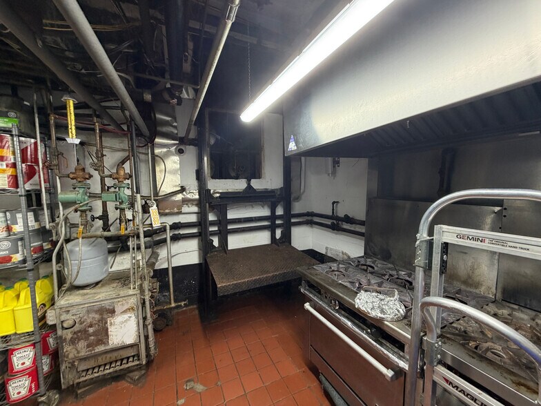 More Photos Of 3145 Brighton 4th St, Brooklyn Apartments For Lease