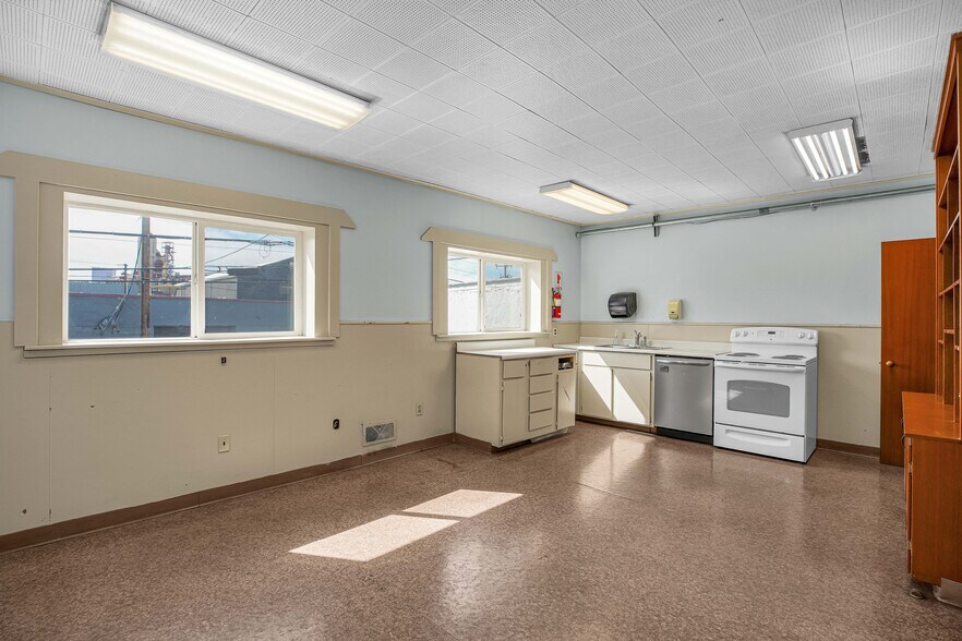 More Photos Of 679-687 N Thompson St, Portland Warehouse For Lease