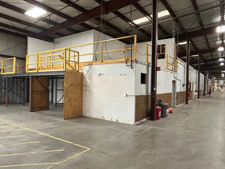 More Photos Of 1000 Industrial Pky, Elkhart Warehouse For Lease