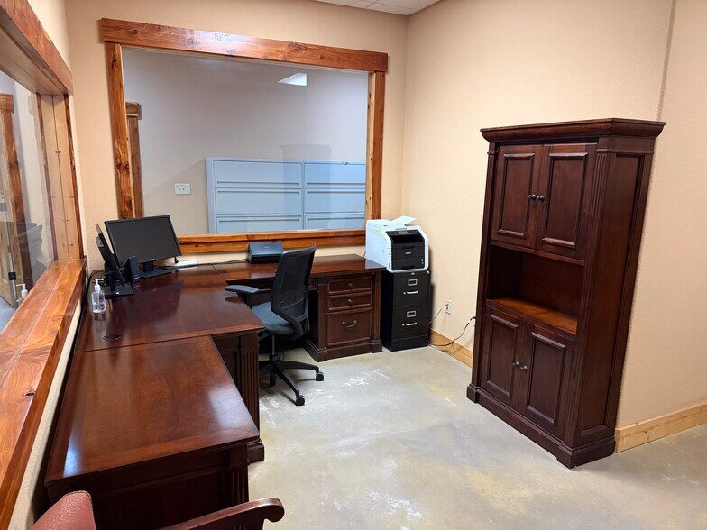 More Photos Of 1274 Blake Rd, Conroe Office For Lease
