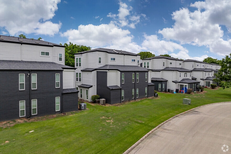 More Photos Of 14900 Nacogdoches Rd, San Antonio Apartments For Sale