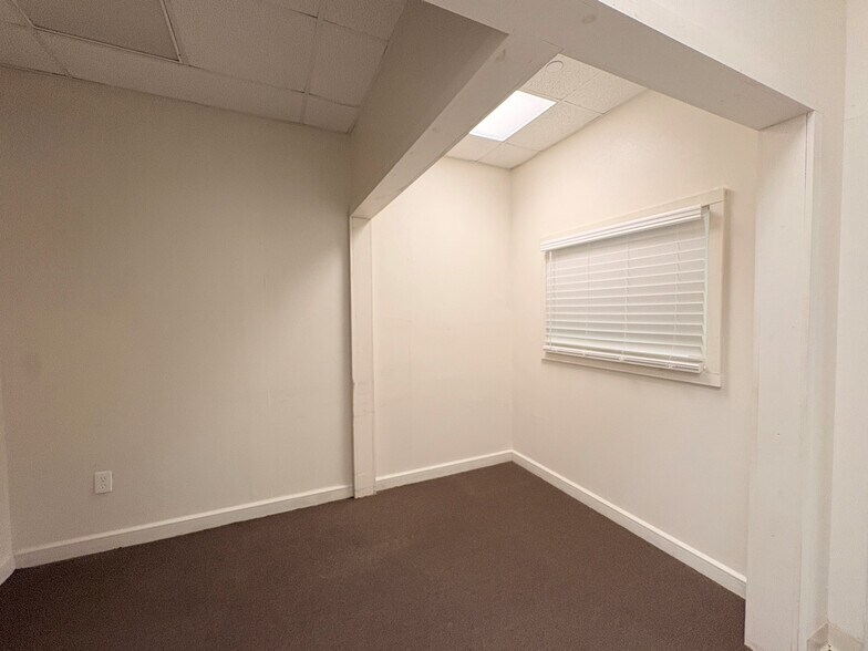 More Photos Of 45 S New York Ave, Galloway Unknown For Lease