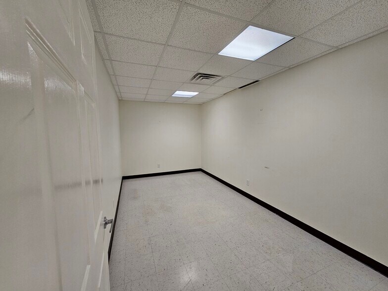 More Photos Of 1650 Vision Dr, Abilene Flex For Lease