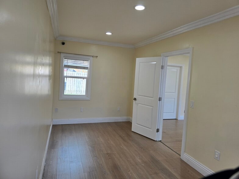 More Photos Of 910 S Victory Blvd, Burbank Storefront Retail Residential For Lease