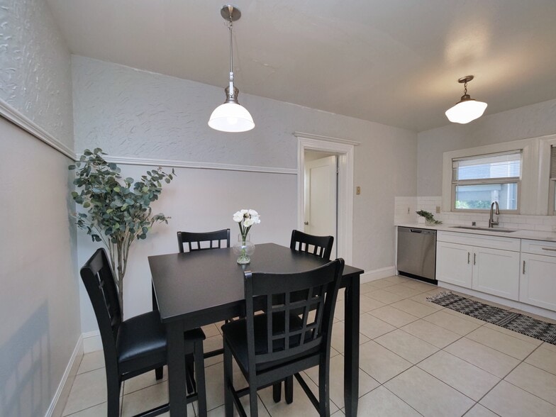 More Photos Of 1901-1903 H St, Sacramento Apartments For Sale