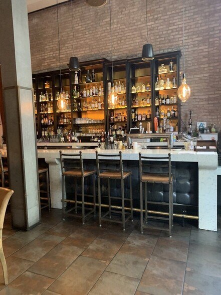 More Photos Of 819 S Flower St, Los Angeles Hotel For Lease