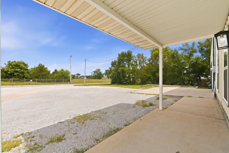 More Photos Of 136 N Prigmor Ave, Joplin Industrial For Sale