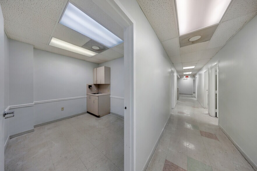 More Photos Of 2901 NW 17th Ave, Miami Office For Sale