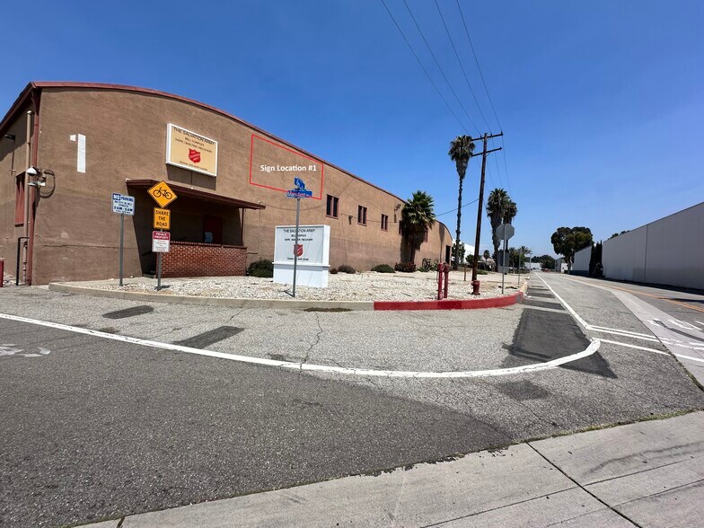 More Photos Of 5600 Rickenbacker Rd, Bell Warehouse For Lease