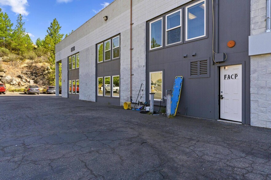More Photos Of 110 Spring Hill Dr, Grass Valley Manufacturing For Sale