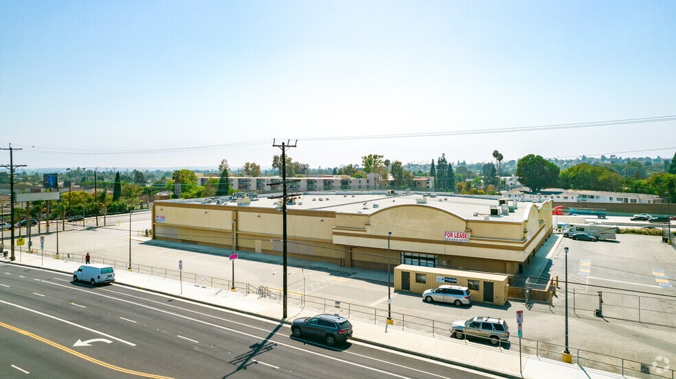More Photos Of 3443 S Sepulveda Blvd, Los Angeles Supermarket For Lease