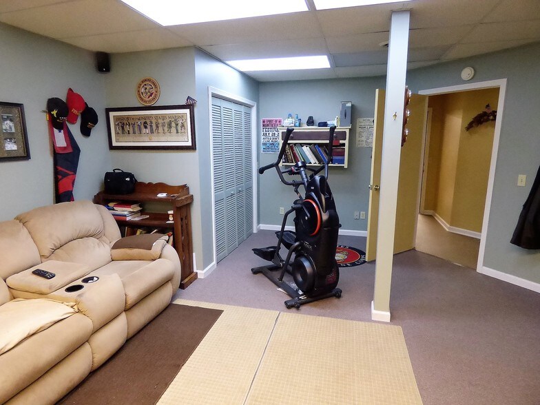 More Photos Of 107 N Main St, Monticello Storefront Retail Residential For Sale