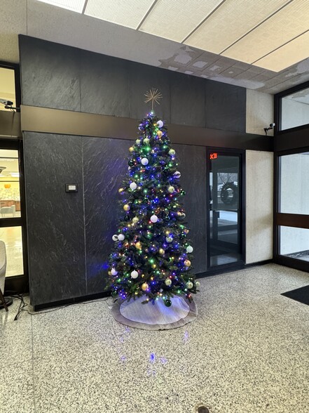 More Photos Of 108 Main Ave SW, Warren Office Residential For Lease