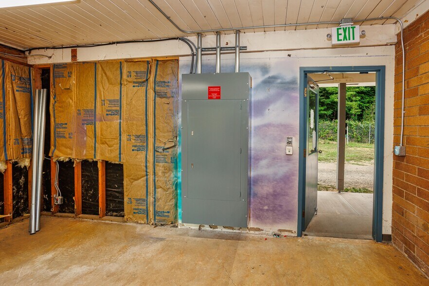 More Photos Of 41515 SE Thomas Rd, Sandy Schools For Lease