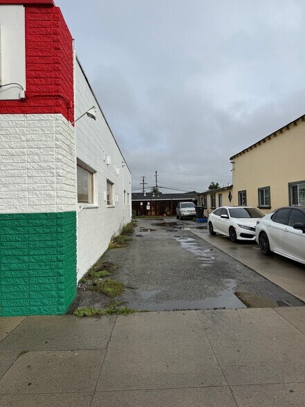 More Photos Of 905-907 E Alisal St, Salinas Storefront For Lease