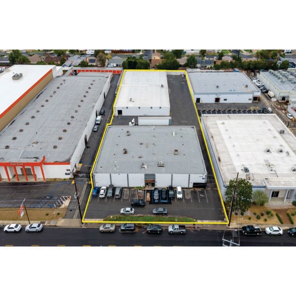 More Photos Of 7886 Deering Ave, Canoga Park Manufacturing For Lease