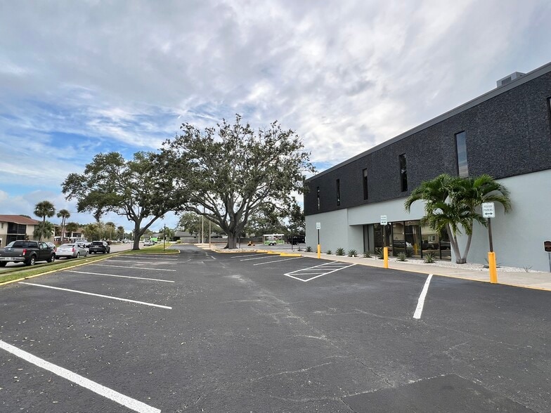 More Photos Of 2170 Rainbow Dr, Clearwater Office For Lease