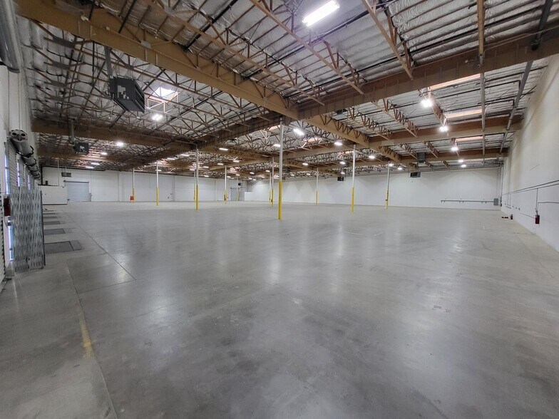 More Photos Of 3326 Ponderosa Way, Las Vegas Warehouse For Lease