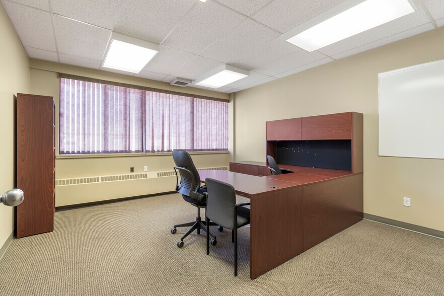 More Photos Of 5516 Industrial Rd, Rocky Rapids Office For Lease