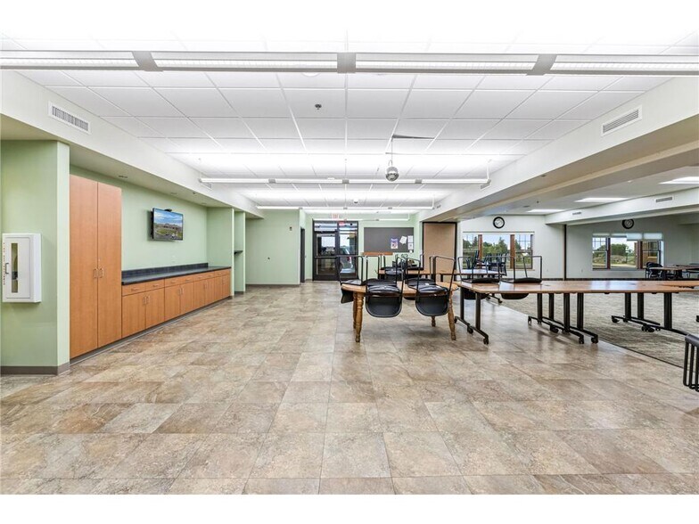 More Photos Of 1004 N Loeffler Ave, Caledonia Medical For Sale