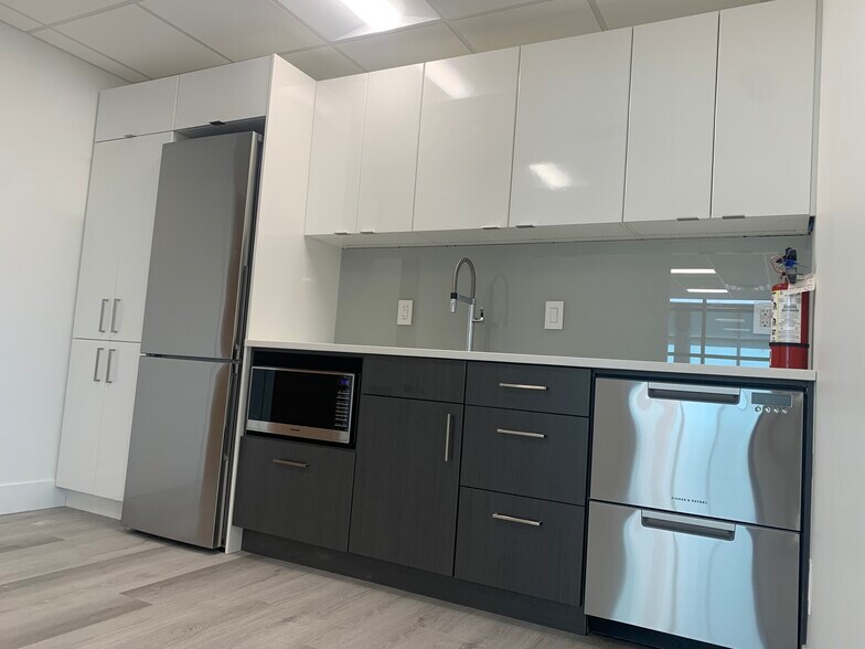 More Photos Of 3030 Pandosy St, Kelowna General Retail For Lease