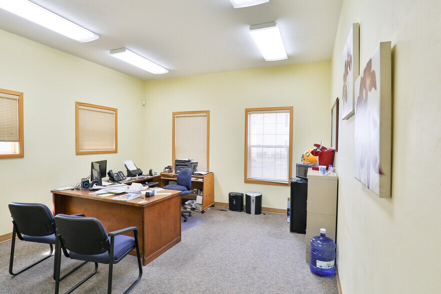 More Photos Of 107 W Q St, Springfield Office For Sale