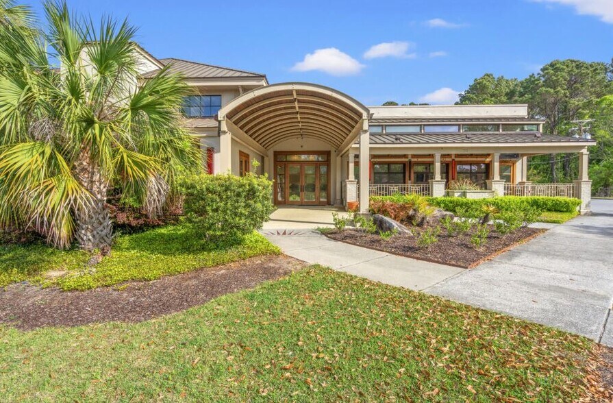 More Photos Of 1028 Johnnie Dodds Blvd, Mount Pleasant Restaurant For Sale