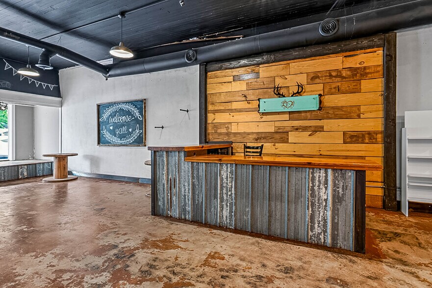 More Photos Of 8 E Main St N, Hampton Storefront For Sale