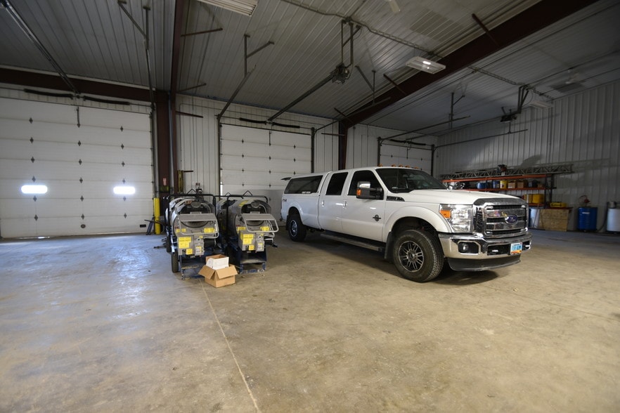 More Photos Of 4151 38th St S, Fargo Flex For Lease