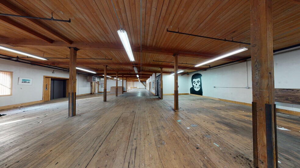 More Photos Of 119 R Foster St, Peabody Warehouse For Lease