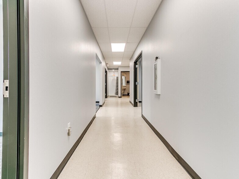 More Photos Of 505 NE 46th St, Oklahoma City Office For Lease