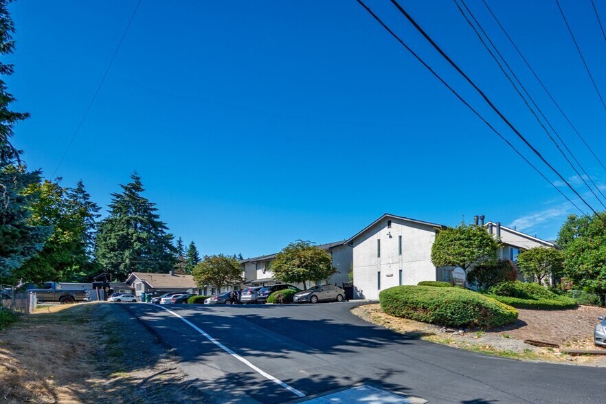 More Photos Of 1031 SW 122nd St, Seattle Apartments For Sale