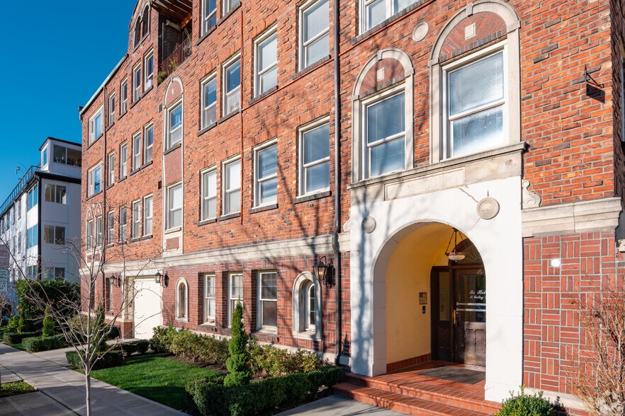 More Photos Of 16 Valley St, Seattle Apartments For Sale