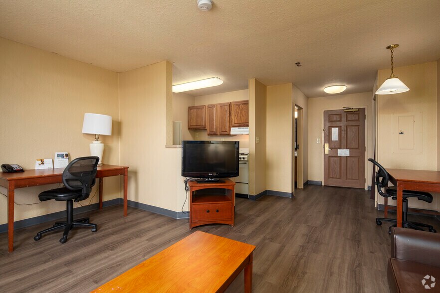 More Photos Of 572 E Beasley Rd, Jackson Hotel For Sale
