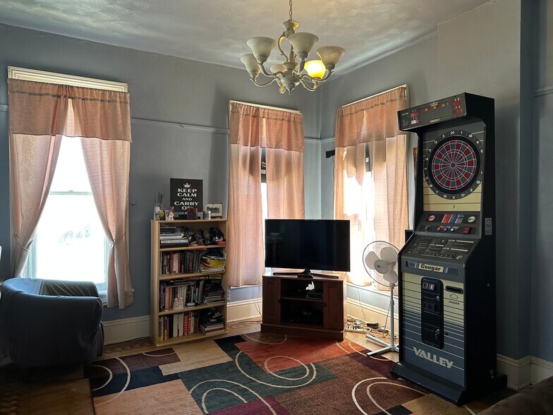 More Photos Of 207 N 5th St, Hannibal Restaurant For Sale