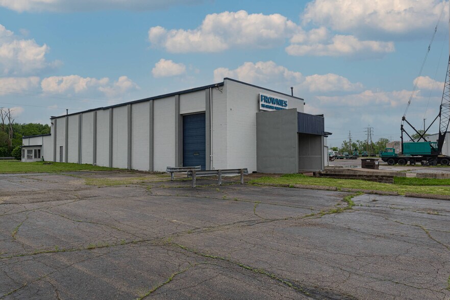 More Photos Of 3020 E River Rd, Moraine Warehouse For Lease