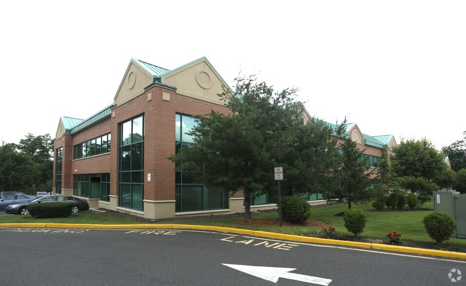 More Photos Of 557 Cranbury Rd, East Brunswick Office For Sale