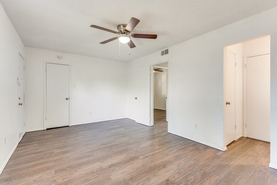 More Photos Of 3600 Hulen Park Cir, Fort Worth Multifamily For Sale