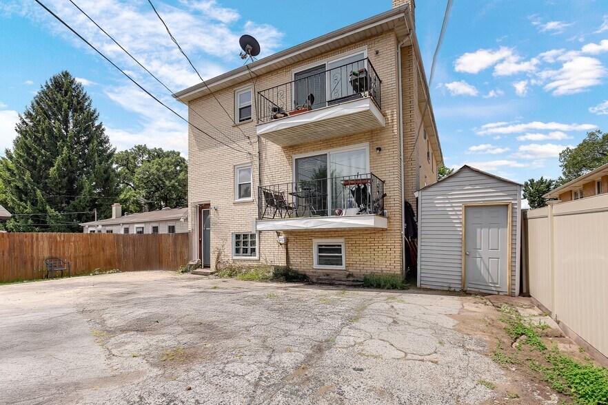 More Photos Of 10611 S 81st Ct, Palos Hills Apartments For Sale